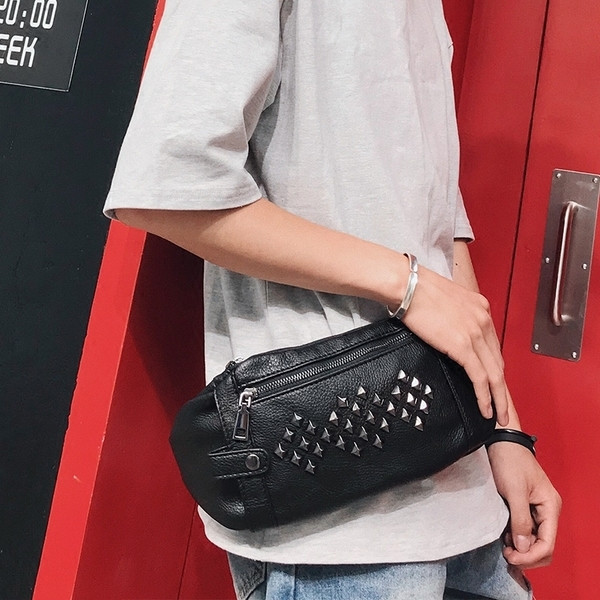 Geanta barbateasca moderna cu ochiuri de culoare neagra