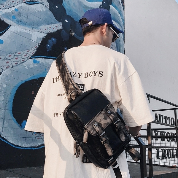 Geanta barbatesti de culoare neagra cu elemente de camuflaj