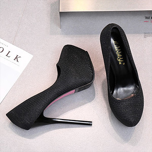 Κομψά γυναικεία παπούτσια με ψηλά τακούνια σε διάφορα χρώματα