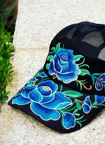 Palarie sport dama din plasa cu motive florale in diferite culori