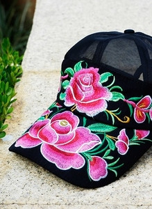 Palarie sport dama din plasa cu motive florale in diferite culori