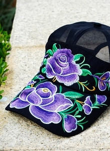 Palarie sport dama din plasa cu motive florale in diferite culori