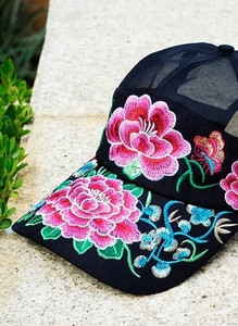 Palarie sport dama din plasa cu motive florale in diferite culori