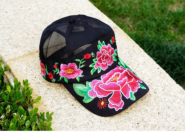 Palarie sport dama din plasa cu motive florale in diferite culori