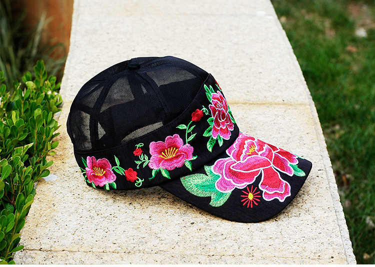 Palarie sport dama din plasa cu motive florale in diferite culori