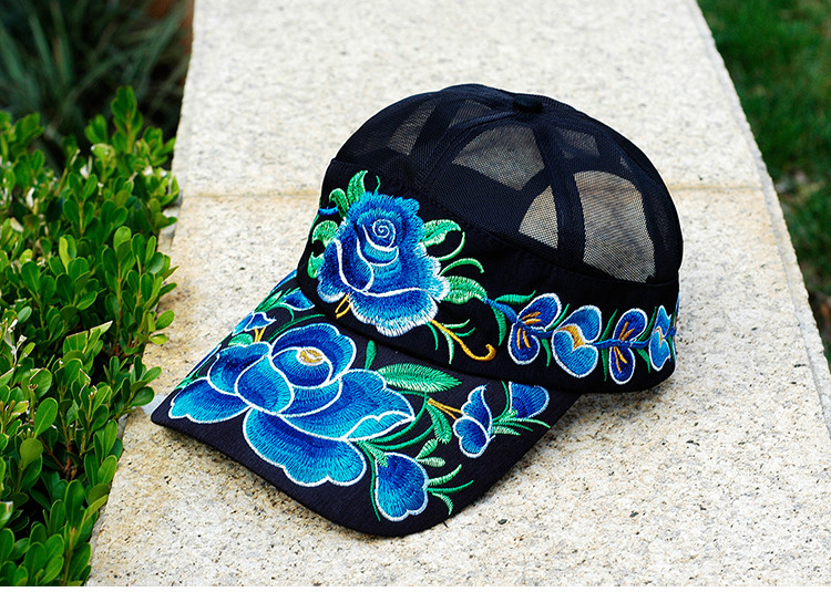 Palarie sport dama din plasa cu motive florale in diferite culori