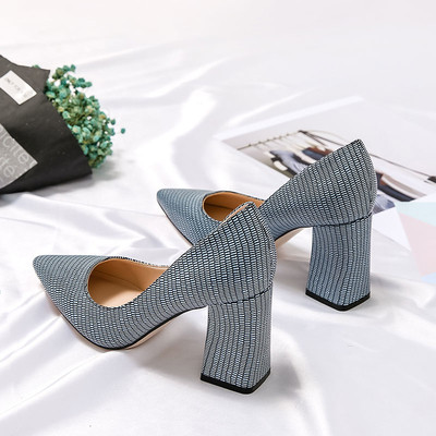 Γυναικεία παπούτσια με παχύ τακούνι σε διάφορα χρώματα