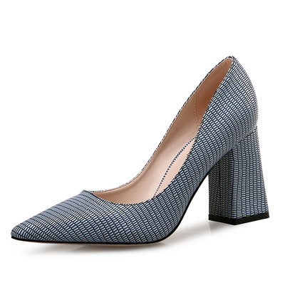 Γυναικεία παπούτσια με παχύ τακούνι σε διάφορα χρώματα