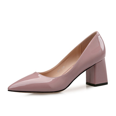 Γυναικεία παπούτσια με παχύ τακούνι σε διάφορα χρώματα