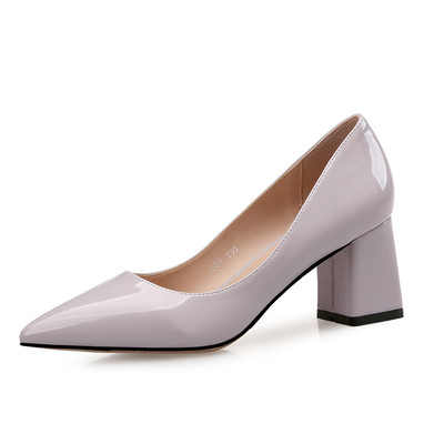 Γυναικεία παπούτσια με παχύ τακούνι σε διάφορα χρώματα