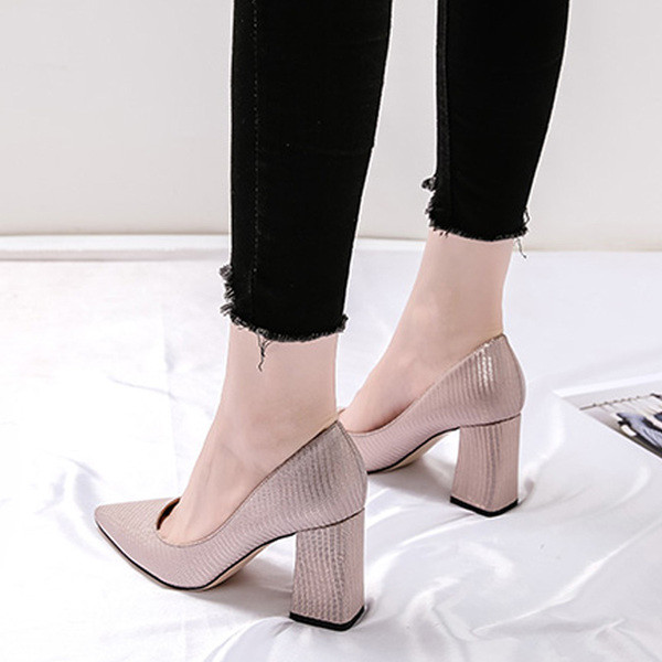 Γυναικεία παπούτσια με παχύ τακούνι  σε διάφορα χρώματα