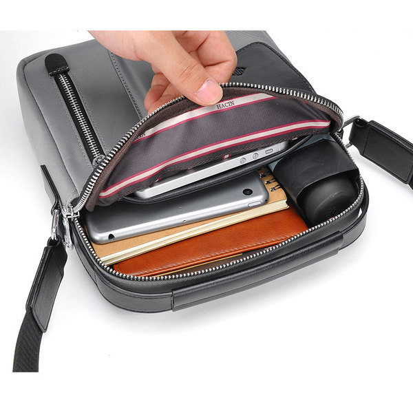 Geanta barbateasca cu buzunare exterioare in mai multe culori