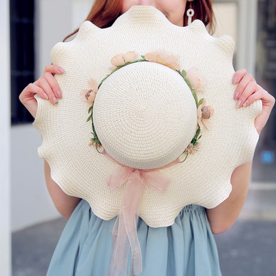 Palarie de plaja dama cu decor in motive florale