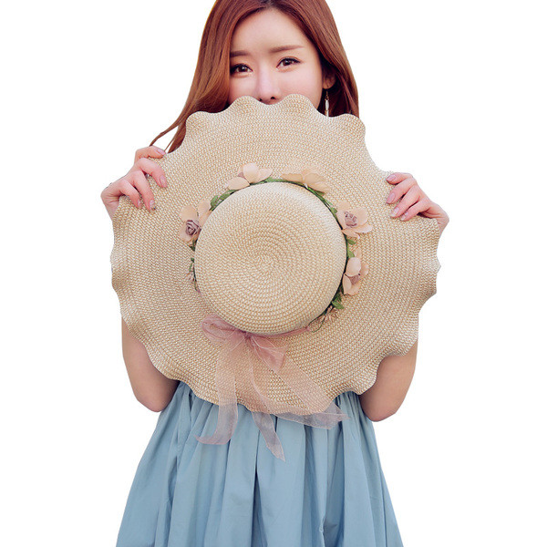 Palarie de plaja dama cu decor in motive florale