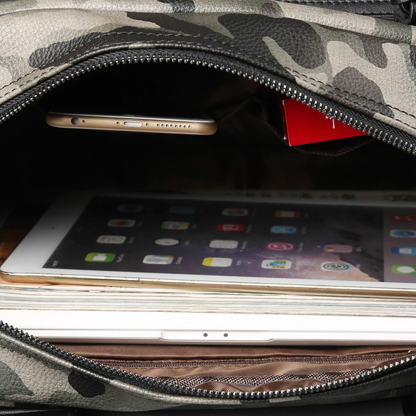 Geanta barbateasca mare de camuflaj cu manere scurte si lungi