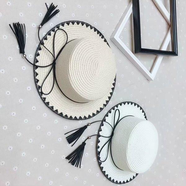 Pălărie blândă de damă cu ciucuri în patru culori proaspete