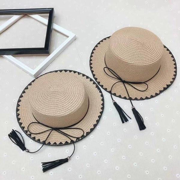 Pălărie blândă de damă cu ciucuri în patru culori proaspete