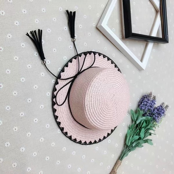 Pălărie blândă de damă cu ciucuri în patru culori proaspete