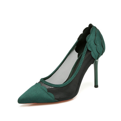 Κομψά γυναικεία παπούτσια με δαντέλα σε δύο χρώματα