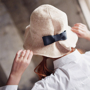 Pălărie de vară de damă cu decor panglică pe spate în două culori
