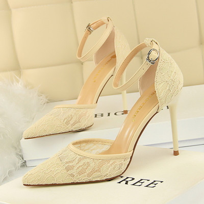 Pantofi eleganti de dama ascutit cu dantela in mai multe culori