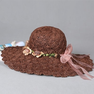 Palarie de plaja dama cu elemente florale in mai multe culori