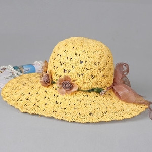 Palarie de plaja dama cu elemente florale in mai multe culori