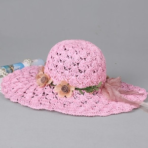 Palarie de plaja dama cu elemente florale in mai multe culori