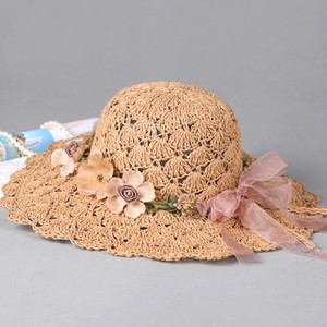 Palarie de plaja dama cu elemente florale in mai multe culori