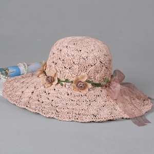 Palarie de plaja dama cu elemente florale in mai multe culori