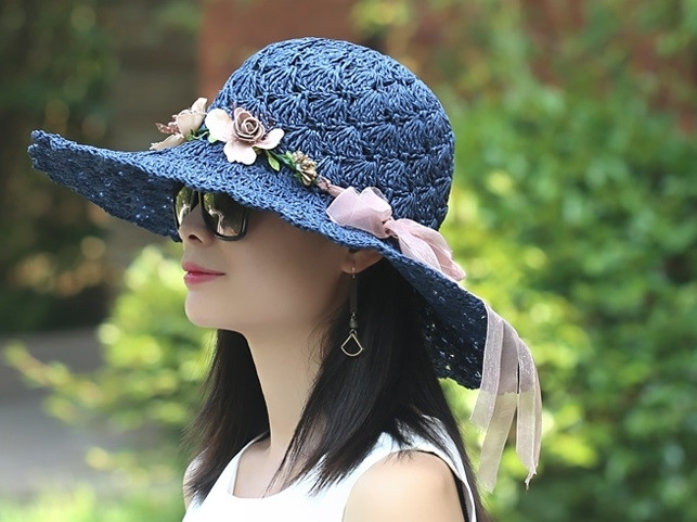 Palarie de plaja dama cu elemente florale in mai multe culori