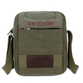 Ανδρική τσάντα με τετράχρωμη επιγραφή