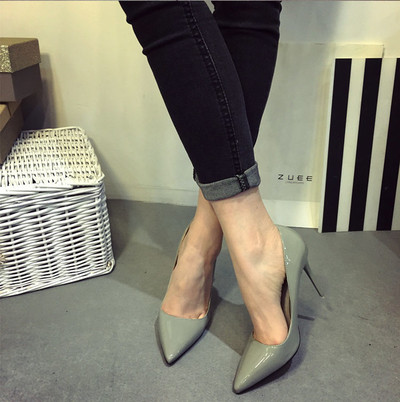 Κομψά γυναικεία παπούτσια σε διάφορα χρώματα