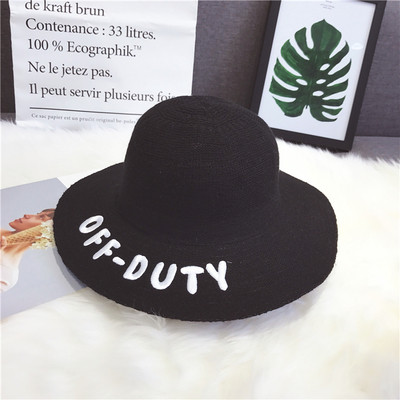 Pălărie modernă pentru femei cu inscripție în diferite culori