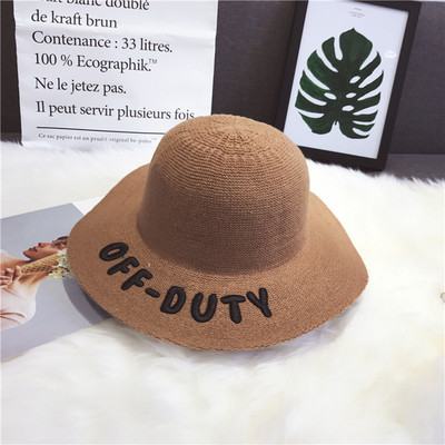 Pălărie modernă pentru femei cu inscripție în diferite culori