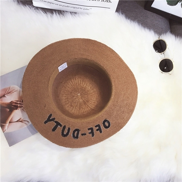 Pălărie modernă pentru femei cu inscripție în diferite culori