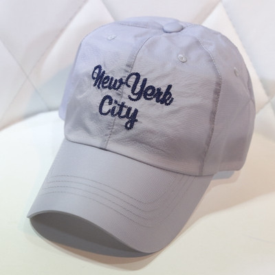 Palarie sport de dama cu vizor si inscription in doua culori