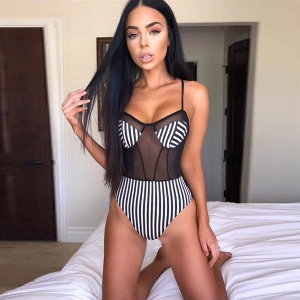 Corp de damă cu bretele subțiri și dungi albe și negre