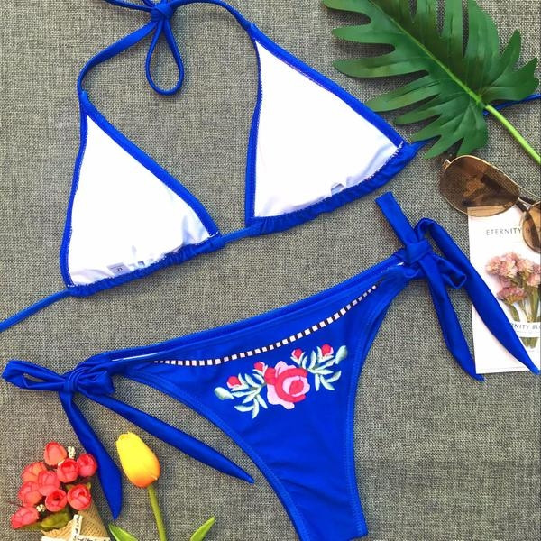 Costum de baie elegant din 2 părți în culoarea albastră + decor floral