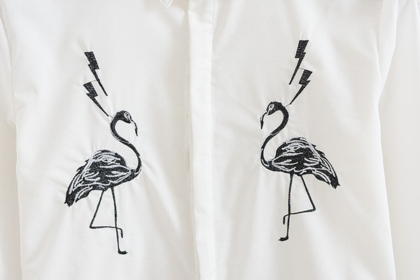 Cămașă modernă pentru bărbați cu broderie în alb