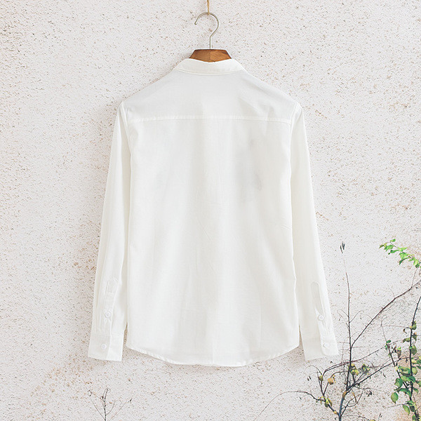 Cămașă modernă pentru bărbați cu broderie în alb