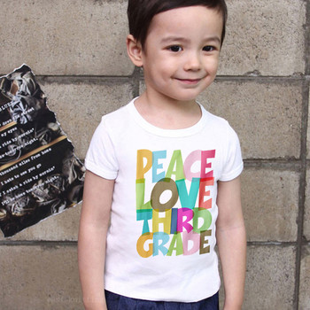 Καθημερινή μπλούζα με κοντό μανίκι και πολύχρωμη επιγραφή, μοντέλο unisex
