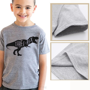 Παιδικό T-shirt για αγόρια με μια ενδιαφέρουσα εκτύπωση και ένα κολάρο σε σχήμα O