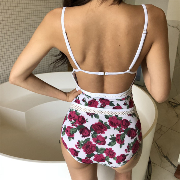 Model nou! Un costum de baie complet cu un decolteu adânc și modele florale