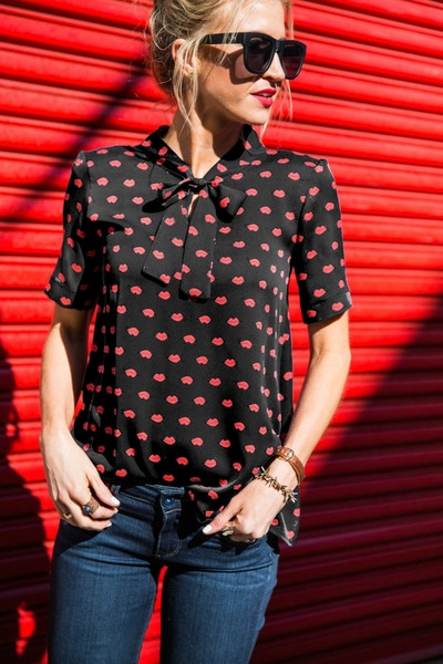 Camasa de dama de vara NOU cu aplicare de saruturi in trei culori