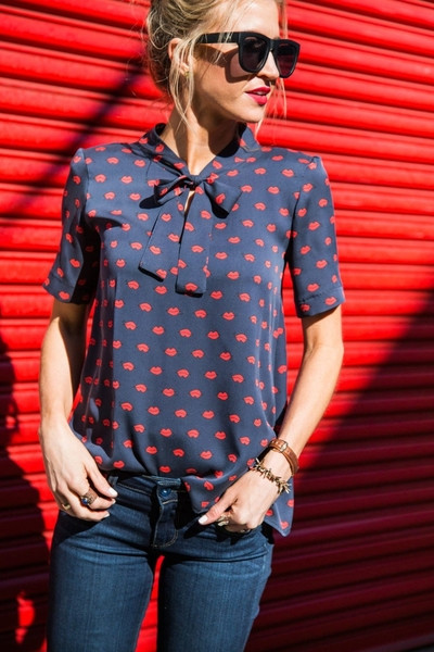 Camasa de dama de vara NOU cu aplicare de saruturi in trei culori