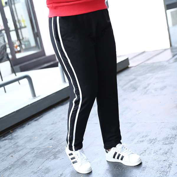 Costum casual de dama negru cu margini albe pe laterale