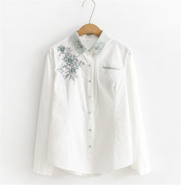 Cămașă de damă cu broderie și buzunar