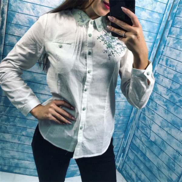 Cămașă de damă cu broderie și buzunar