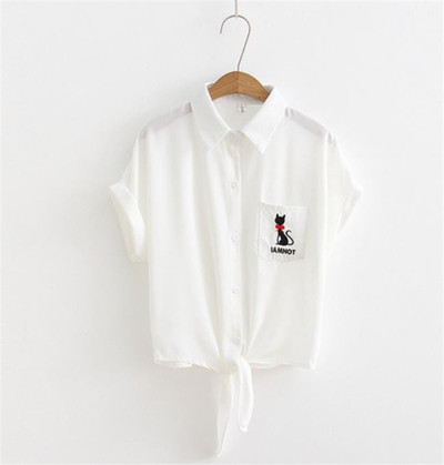 Cămașă albă de damă cu mâneci scurte și broderie în mai multe variante